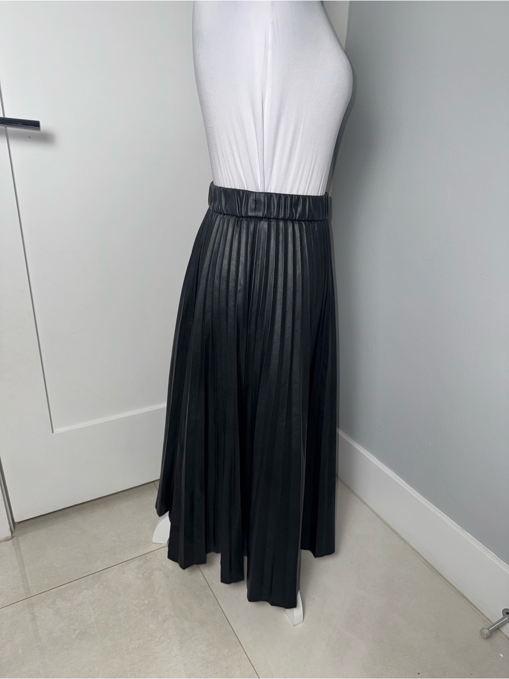 House of Harlow 1960 pleated vegan faux leather midi skirt/Size XS - Picture 3 of 7